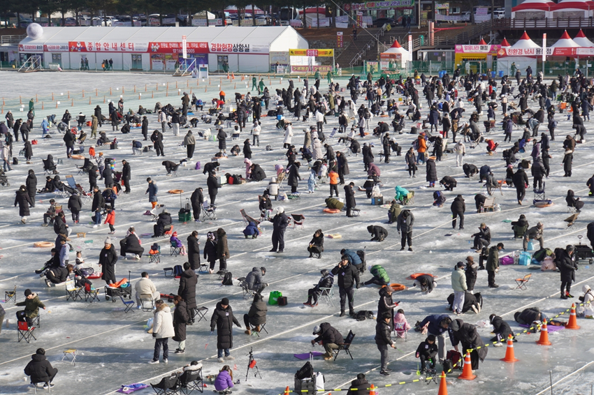 Lễ hội băng Hwacheon – Trải nghiệm câu cá trên băng độc đáo ở Hàn Quốc 2025